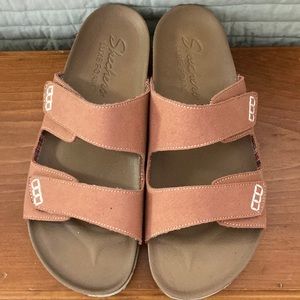 NWOT Skechers Luxe Foam sandals size 9